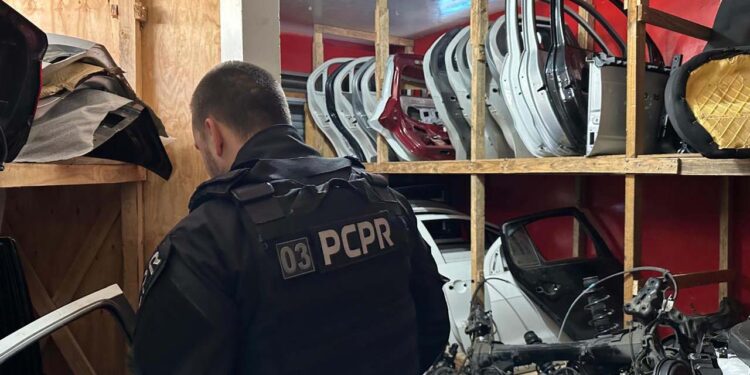 PCPR apreende dezenas de peças veiculares em galpão de desmanche em Curitiba