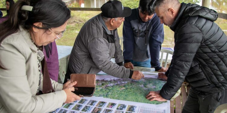 Copel apresenta a moradores da Ponta Oeste da Ilha do Mel projeto de energia solar