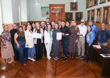 Estado e Santa Casa de Curitiba vão implementar sistema beira-leito para internados idosos