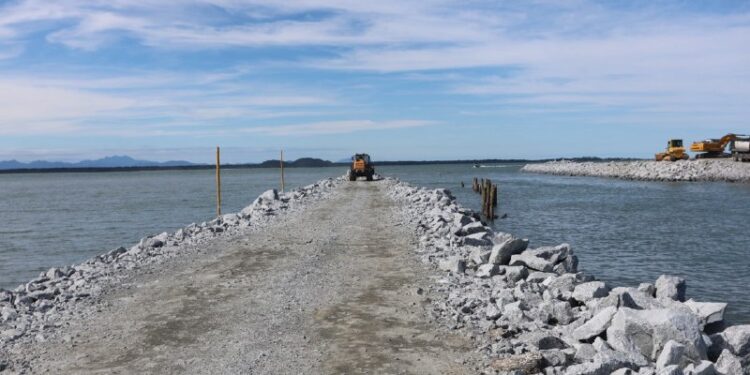 Obra de requalificação dos molhes de Pontal do Sul atingem mais 50% de conclusão