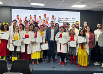 Assembleia Legislativa homenageia os Especialistas da Alegria em Paranaguá