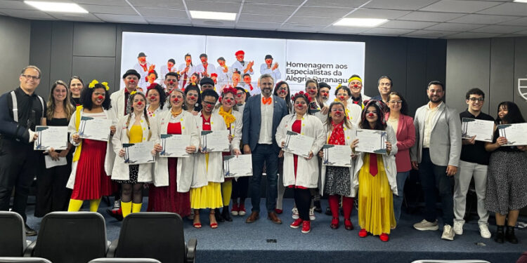 Assembleia Legislativa homenageia os Especialistas da Alegria em Paranaguá