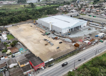 Obras de asfaltamento alteram trânsito na Avenida Bento Munhoz em Paranaguá