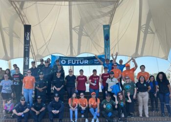 Mutirão reúne voluntários e recolhe toneladas de resíduos dos manguezais de Paranaguá