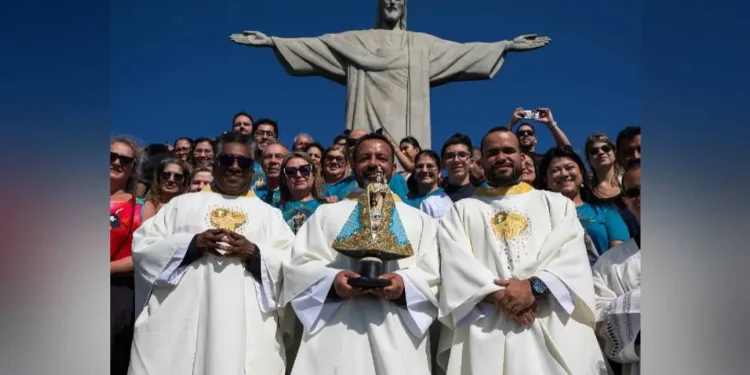 Imagem de Nossa Senhora do Rocio visita o Cristo Redentor pela primeira vez em momento histórico de fé e devoção