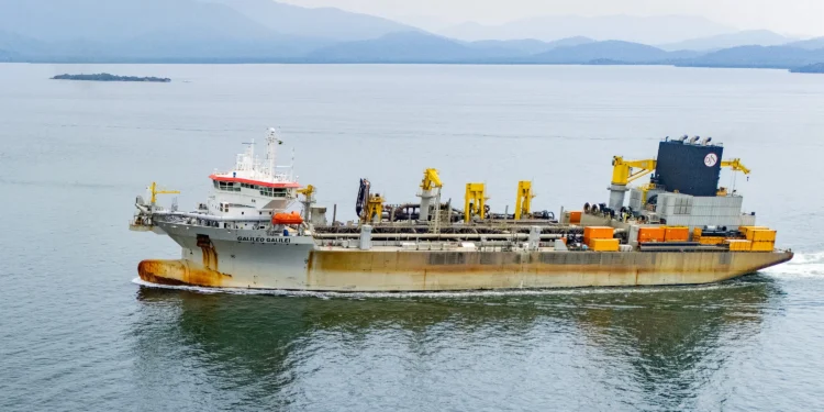 Dragagem de manutenção do Canal de Antonina é realizada pela Portos do Paraná