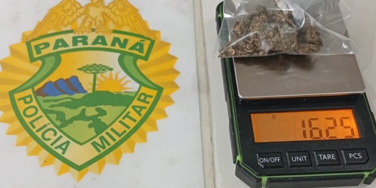 Polícia Militar detém homem com drogas em Guaratuba
