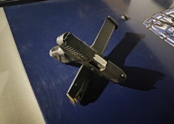 GCM Paranaguá apreende pistola com carregador alongado na Vila Guarani