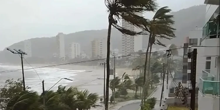 Marinha do Brasil emite alerta de ventos intensos para o litoral do Paraná