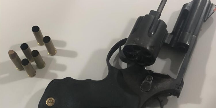 Casal é preso após disparos de arma de fogo em via pública em Guaratuba