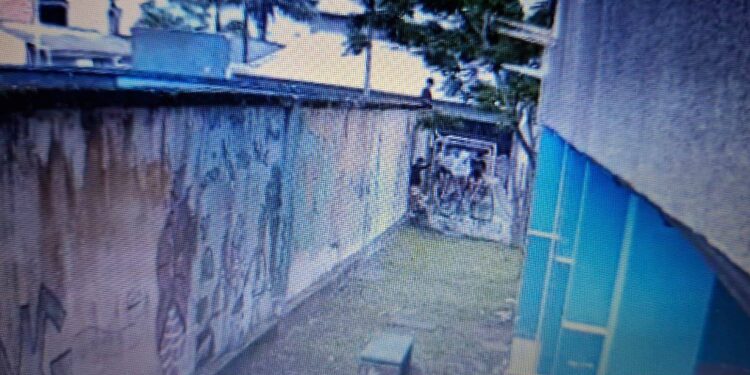 Menores são flagrados após invadirem prédio público em Paranaguá