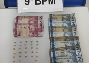 Polícia Militar prende suspeito de tráfico de drogas no bairro Emboguaçu