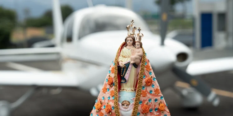 Sobrevoo da imagem da Padroeira marca momento de fé em Paranaguá