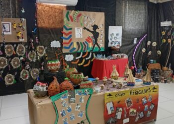 Exposição de Arte da APAE destaca cultura africana e emociona visitantes com criatividade dos alunos