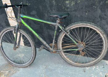 Suspeito é contido por moradores e preso pela PM após furtar roçadeira e bicicleta em Guaratuba