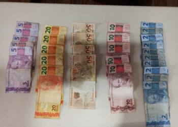 Polícia Militar atende ocorrência de roubo e localiza drogas em residência em Pontal do Paraná