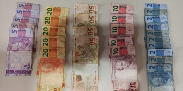 Polícia Militar atende ocorrência de roubo e localiza drogas em residência em Pontal do Paraná