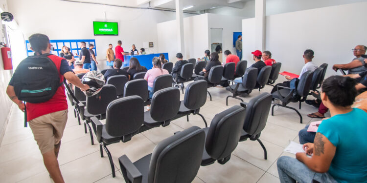 Feirão de Empregos garante 107 atendimentos em apenas um dia