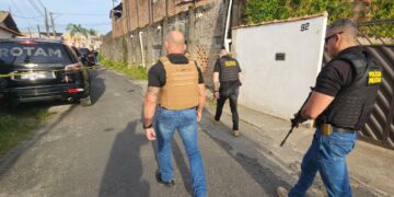 Polícias do Paraná desencadeiam operação com 69 mandados no Litoral