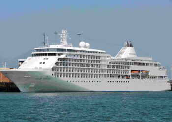 Paranaguá recebe cruzeiro Silver Whisper pela primeira vez