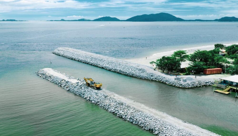 Revitalização do molhe de Pontal do Paraná chega a 92% e deve ser concluída em dezembro