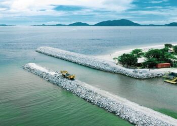 Revitalização do molhe de Pontal do Paraná chega a 92% e deve ser concluída em dezembro