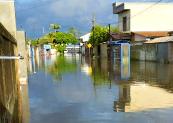 Prefeitura de Paranaguá atende ocorrências após chuvas intensas e ventos fortes na cidade
