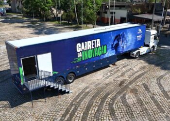 Carreta da Inovação transforma Paranaguá em polo de tecnologia e serviços gratuitos
