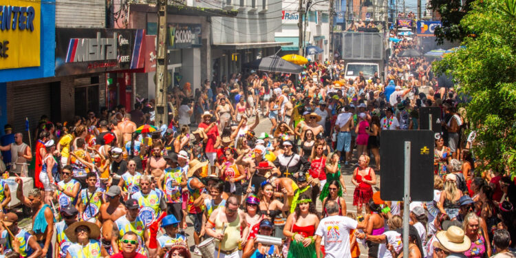 Inscrições abertas para a 75ª edição do Banho de Mar à Fantasia