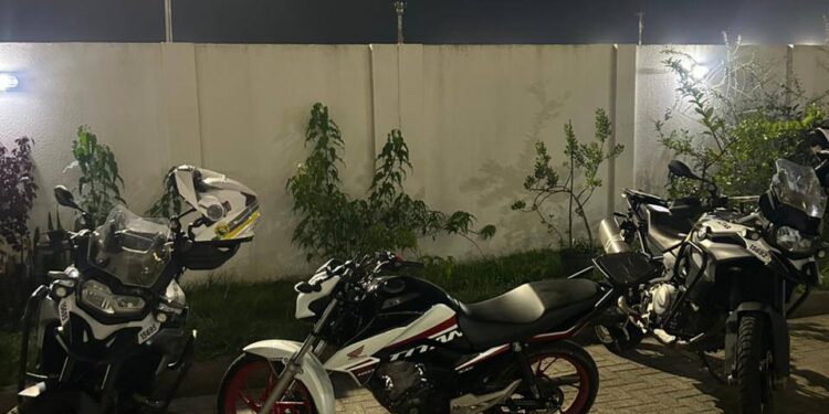 Motocicleta furtada em Curitiba é recuperada pelo Grupamento de Motos em Paranaguá