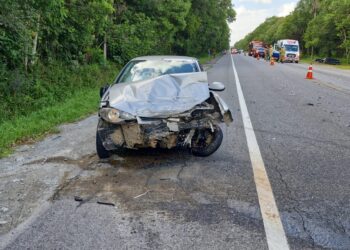 Colisão frontal entre veículos deixa feridos, incluindo duas crianças na PR 407.