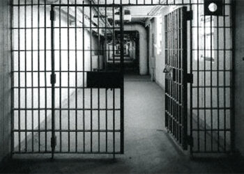 Adolescente que esfaqueou sua namorada em Antonina é levado para internação