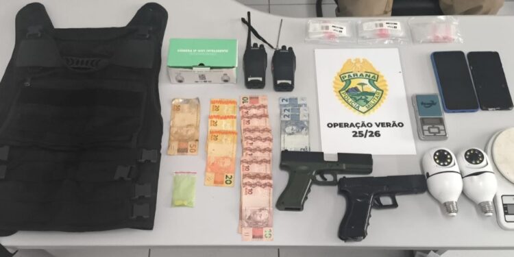 PMPR prende três pessoas em flagrante e apreende simulacros em Paranaguá