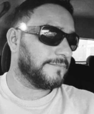 Homem executado a tiros na frente da sua casa é identificado