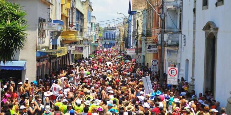 Pré-Carnaval deve atrair milhares de pessoas a Paranaguá