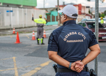 Ação de conscientização busca reduzir congestionamentos e melhorar segurança no trânsito em Paranaguá