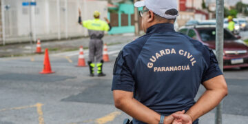 Ação de conscientização busca reduzir congestionamentos e melhorar segurança no trânsito em Paranaguá