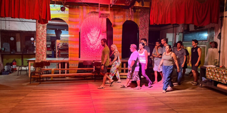 Paranaguá revive a Paixão de Cristo com identidade caiçara em espetáculo inédito