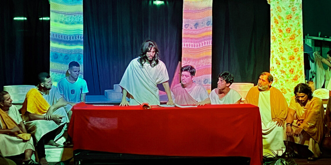 Ensaios finais da Paixão de Cristo Caiçara movimentam bastidores em Paranaguá