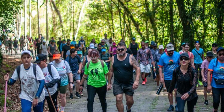 Entre trilhas e cachoeiras: Caminhada na Natureza encanta participantes em Pontal do Paraná