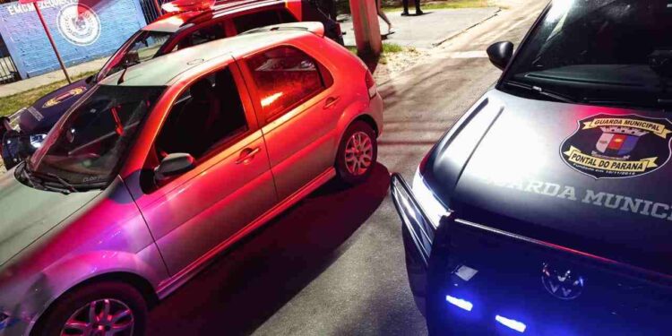 Motorista embriagado é detido após fuga e direção perigosa no Jardim Canadá