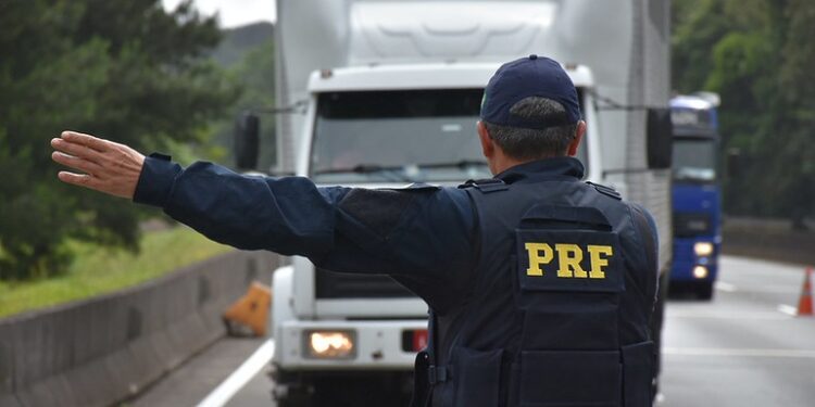 PRF inicia Operação Semana Santa 2026 no Paraná