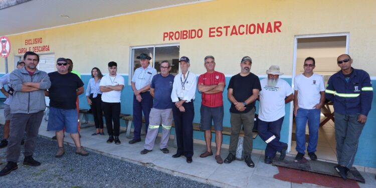 Prefeito Rudão Gimenes reúne equipe para alinhar intervenções nas ruas após chuvas em Pontal do Paraná