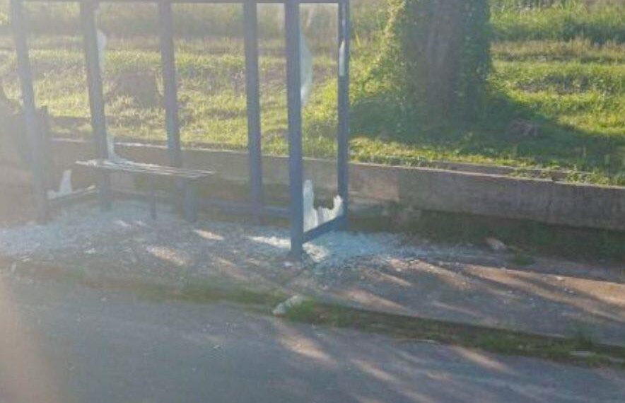 Homem é preso após depredar ponto de ônibus no bairro Parque São João