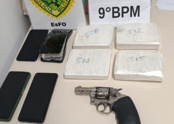 PM apreende mais de 2 kg de cocaína e arma durante abordagem em Paranaguá