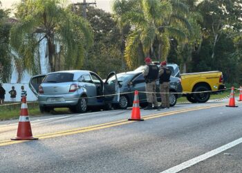 Colisão frontal na PR-407, em Paranaguá, deixa uma mulher morta.