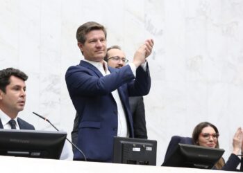 Presidente do Detran PR Santin Roveda prevê reduzir em 55% do valor de exames para tirar a CNH