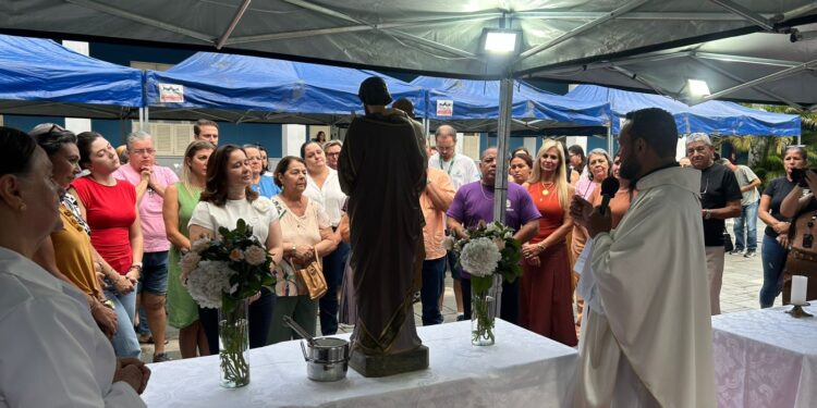 Missa em louvor a São José reúne servidores no Palácio São José, em Paranaguá