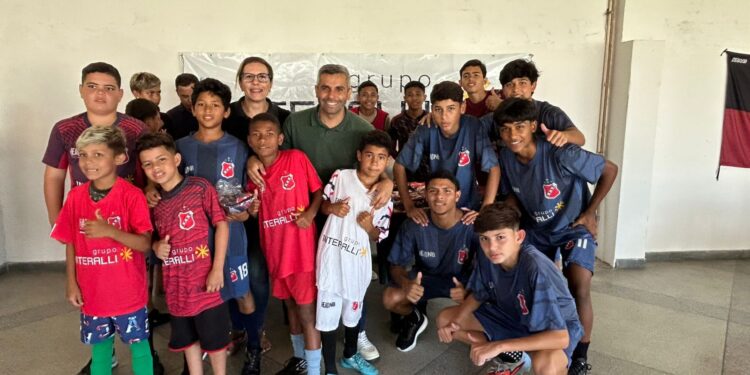 Projeto Clínica do Futebol amplia atendimento e reforça esperança para jovens em Paranaguá