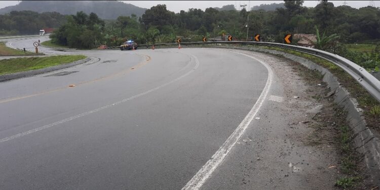 Motorista perde o controle do carro e morre em acidente de trânsito em Paranaguá